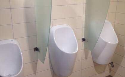 Wasserloses Urinal im Burger King Restaurant